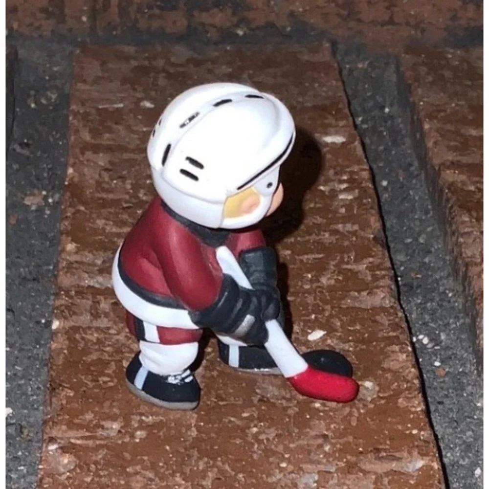 Hallmark Merry Miniatures‎ Kids Collection Figurine Blade Hockey #6 Player